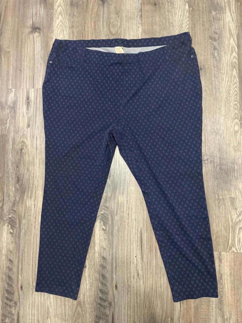 Women Faded Glory Navy Cropped Ankle Pants with Subtle Pattern 4Xl